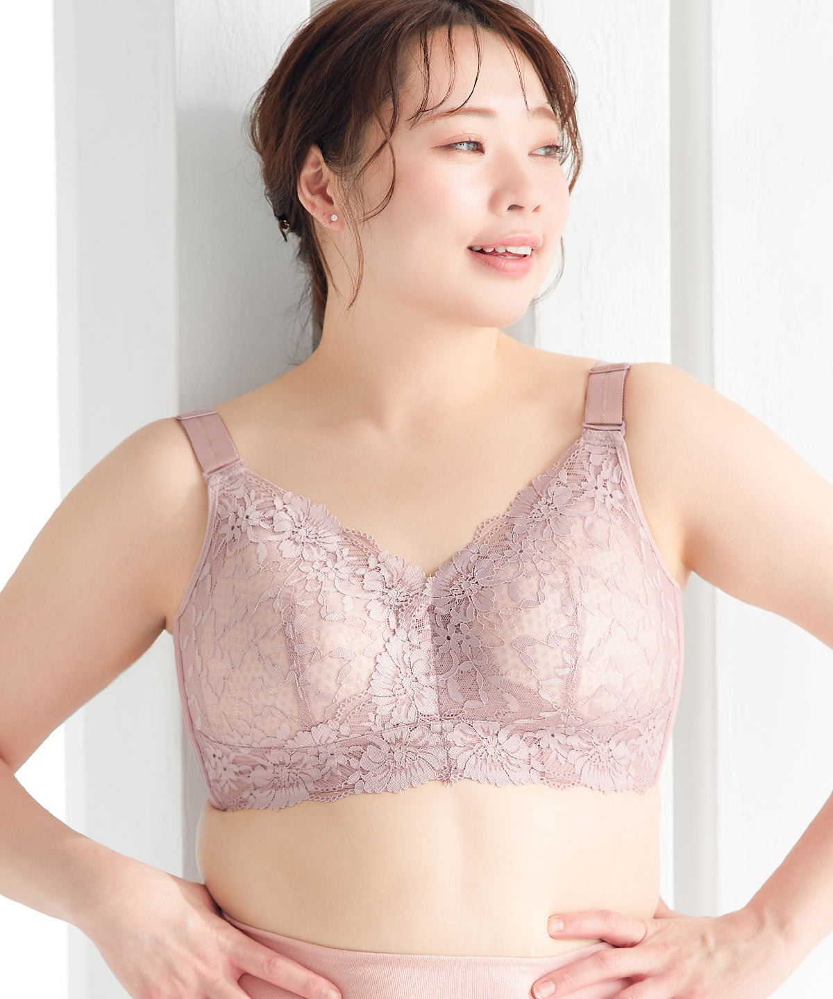 
                  
                    クラッシィワイヤレスブラ ボタニカルレース
                  
                